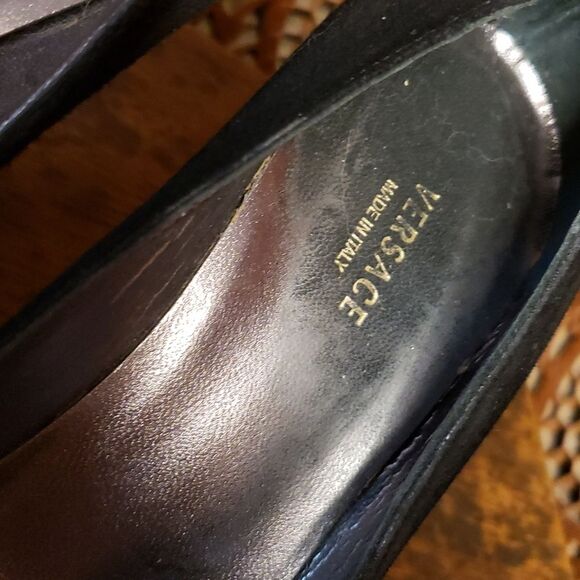 FREE SHIPPING! Vintage Versace black suede classic heels size 38 pointed toe - Picture 2 of 9